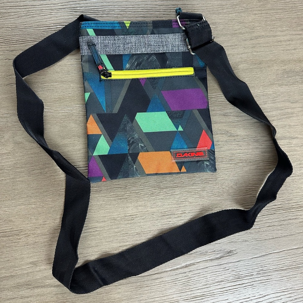 Dakine Jive Crossbody Bag Small Geometric Print Adjustable Strap Travel